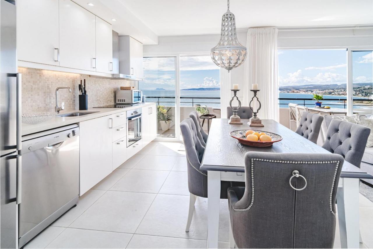 Cp - Modern Beachside Apartment In Estepona Eksteriør billede