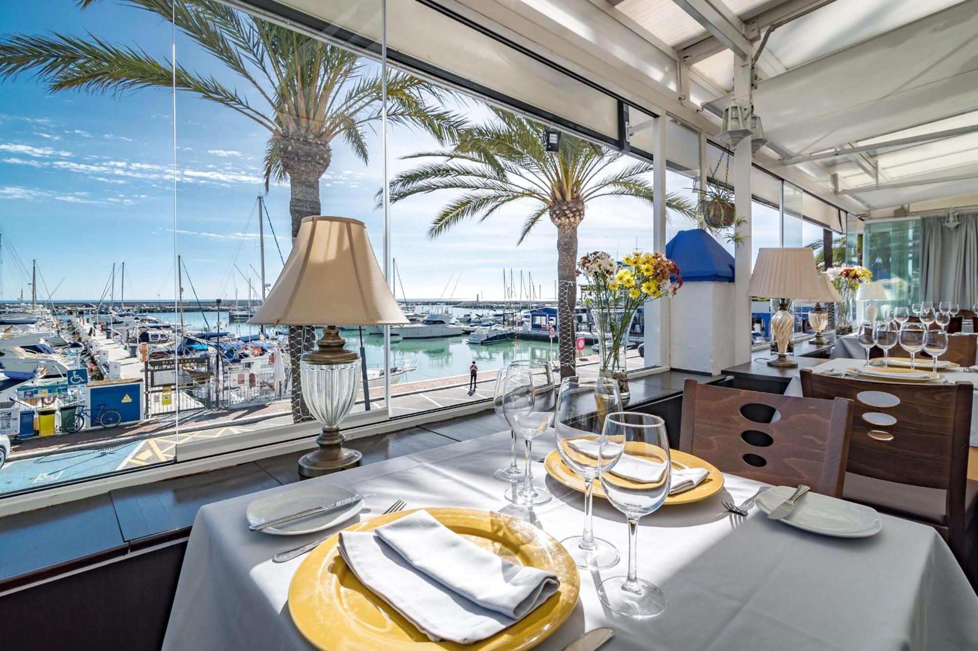 Cp - Modern Beachside Apartment In Estepona Eksteriør billede